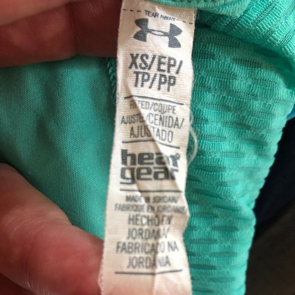 BUNDLED Two (2)Women's Under Armour Heat Gear tops - Picture 14 of 14